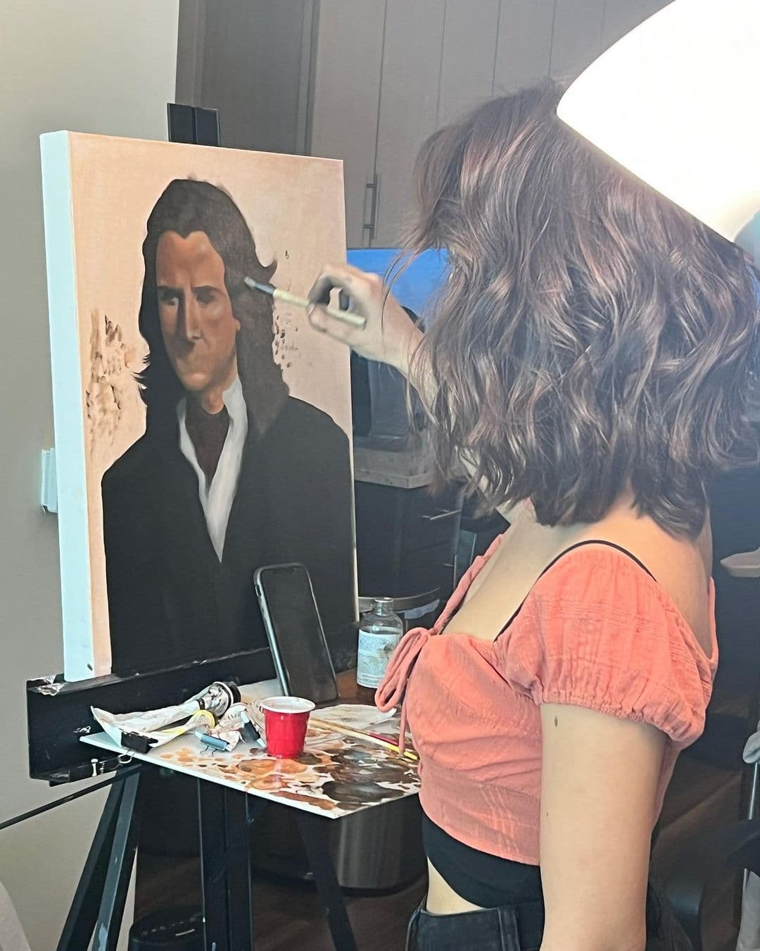 Además de haber heredado la pasión y el talento por la actuación de su padre, hay quienes ven ella un enorme parecido físico con el actor.