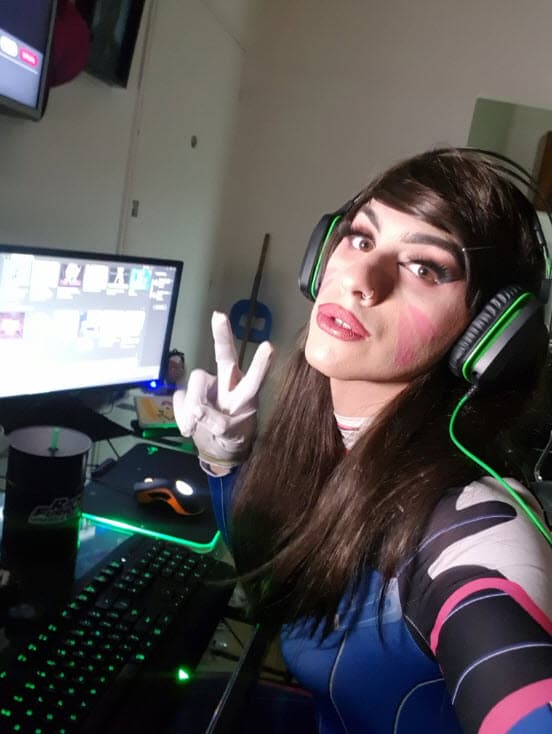 Alberto Fernández destacó que su hijo es reconocido en varias partes del mundo por su creatividad: "Cuando entró en el mundo del cómic y en el anime japonés, comenzó a disfrazarse. Fue llamativo. Lo hizo muy bien, tan bien que lo empezaron a invitar a festivales en el mundo", agregó en la entrevista.
<br>