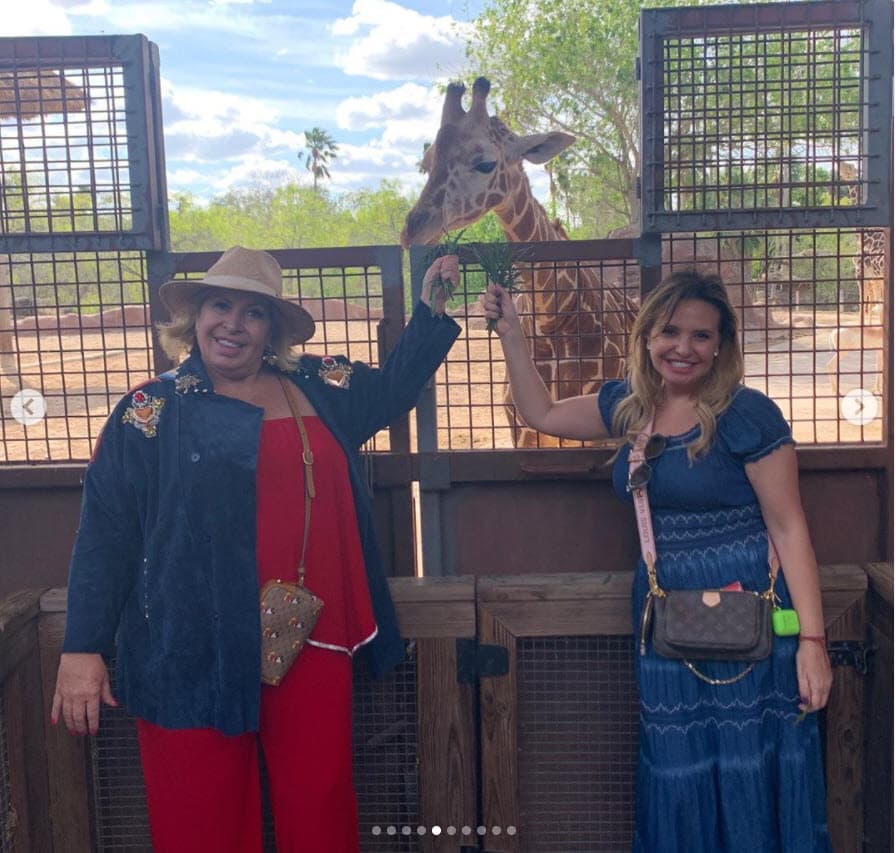 "Siempre le gustaron mucho las burbujas. Abrir una botella y celebrar todos los años que nos dio Magda, todo el tiempo, toda la vida. Celebrar su vida como se lo han hecho en diferentes espacios". 
<br>