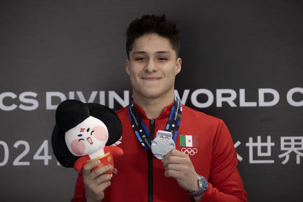Osmar Olvera logra medalla de plata en Copa Mundo de Clavados
