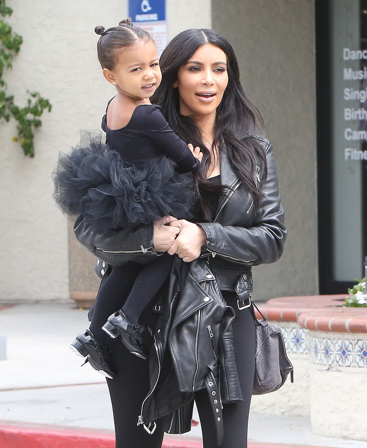 Kim Kardashian demostró una vez más que no sólo es buena para los escándalos.