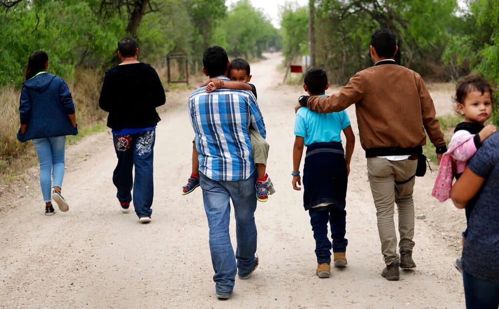 Estados Unidos ha reunido a 100 niños que fueron separados de sus padres bajo la política de 'tolerancia cero' de Trump