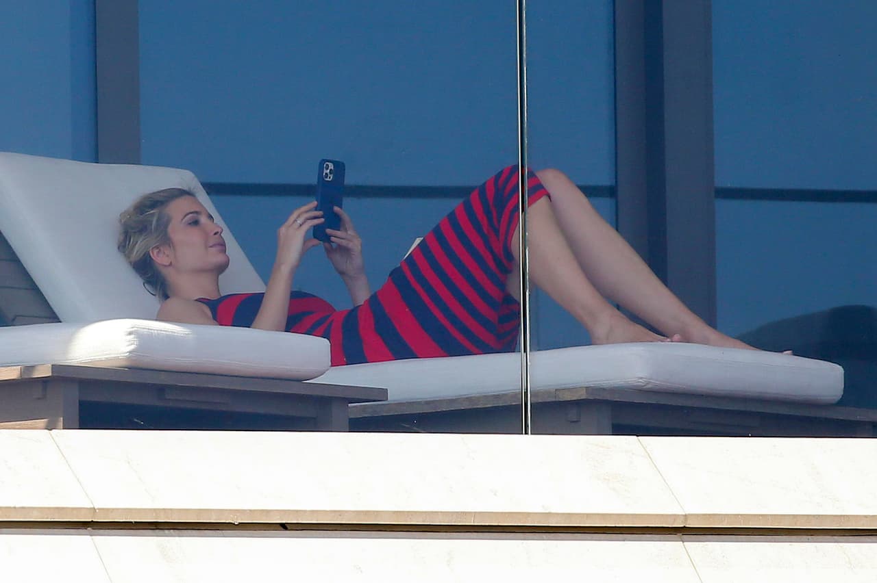 También ha bajado de la lujosa torre para disfrutar del mar en familia. 
<br>