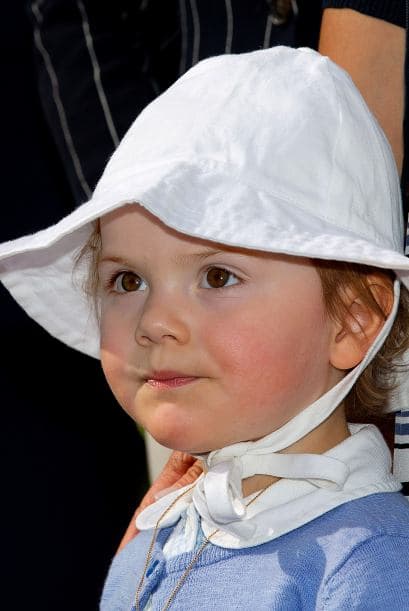 Sin apenas enterarse de que todos los ojos de los habitantes del lugar estaban puestos en ella.