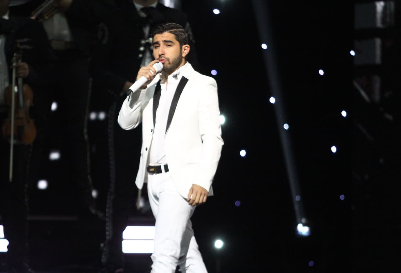 La suya está estrechamente relacionada con la música regional mexicana. Y, como Reina de la Canción ameritaba, Joss acudió a un asesor de imagen que "refrescó un poco" su atuendo: "Si, he cambiado el look un poquito. Pero enseguida puse una condición: no más no quiero ‘brincar tanto'".