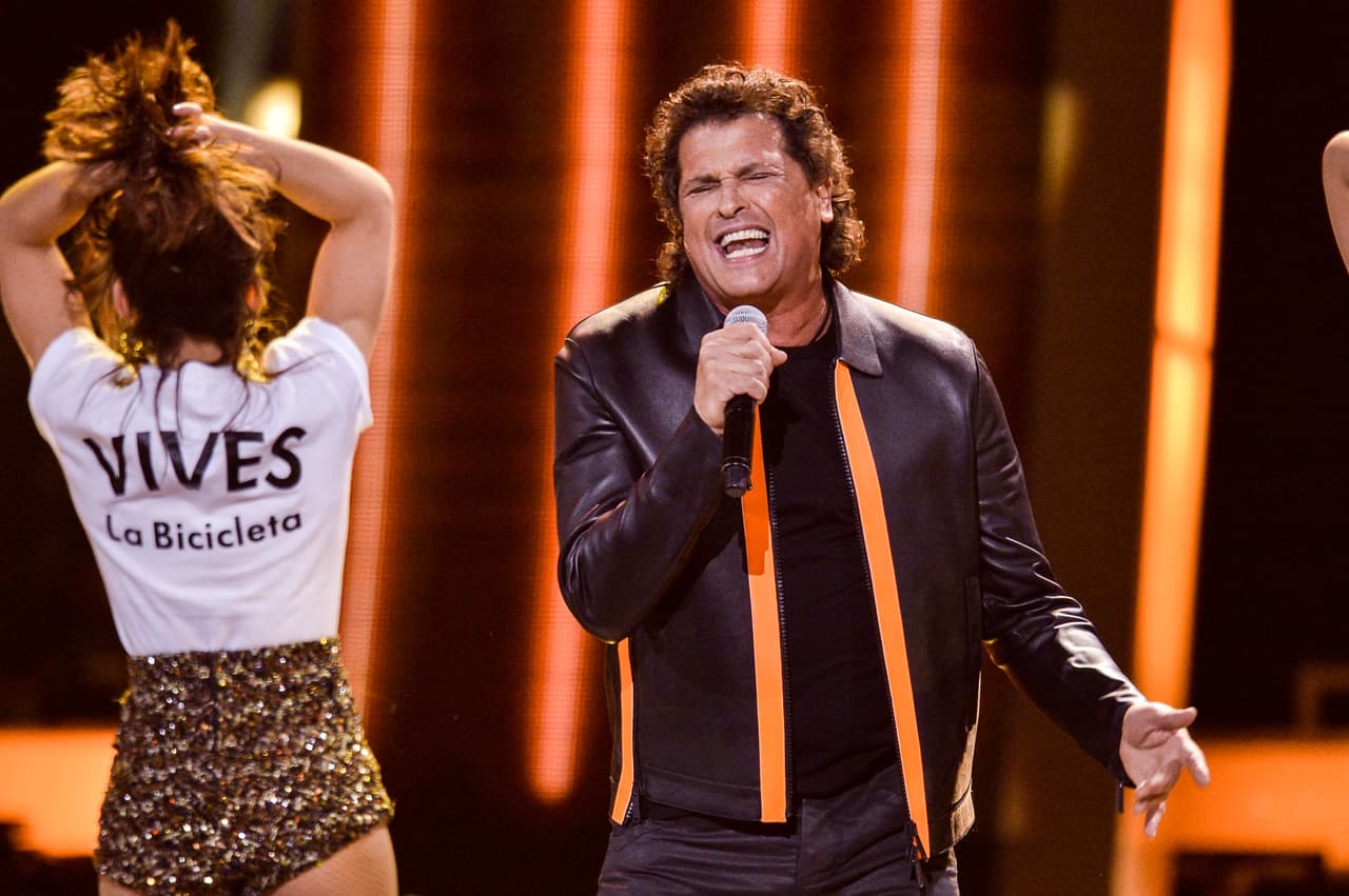 La noche estuvo prendida con este éxito que le está dando la vuelta al mundo.