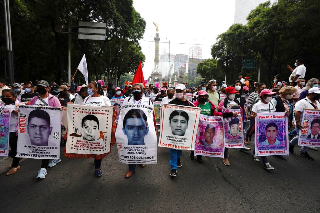 Comisión de la Verdad concluye que desaparición de estudiantes de Ayotzinapa fue un crimen de Estado