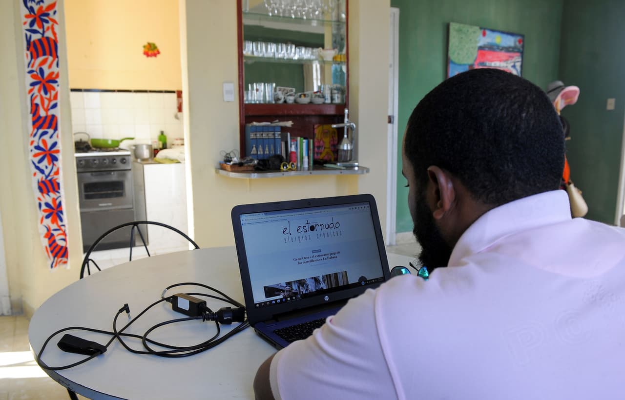 Nota al Censor: ¿Por qué no puede leerse la revista El Estornudo en Cuba?