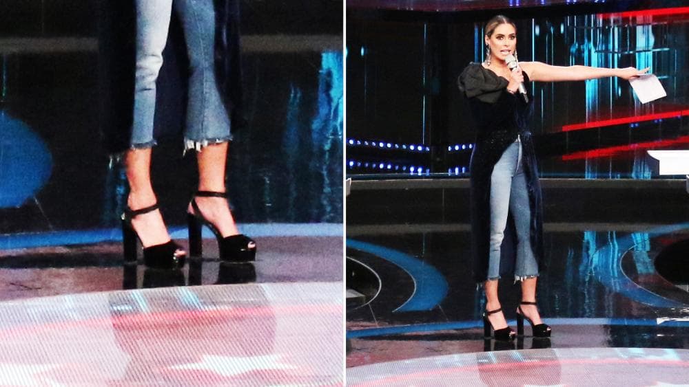 En este look, Gali mezcló prendas informales o jeans, con detalles de alta costura, con lo que logró balancear el resultado. Además fue la primera vez en que la vimos en el escenario usando pantalones. Los cropped jeans tuvieron un vestido largo azul marino en terciopelo y unas sandalias con plataforma como complemento.