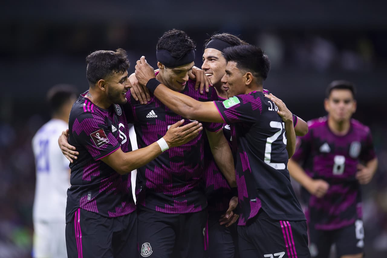 México selló su pase al Mundial con una victoria sobre El Salvador, gracias a los goles de Uriel Antuna y Raúl Jiménez.