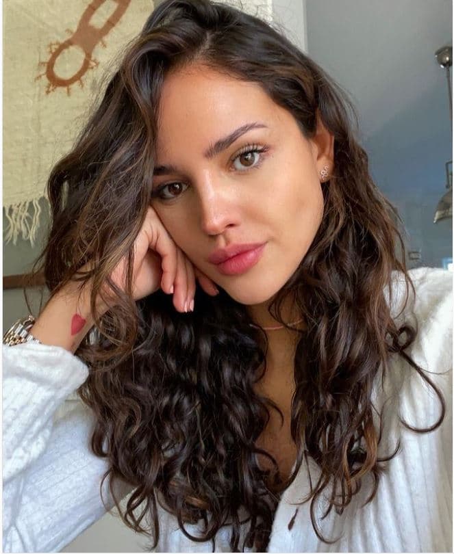 Eiza González cabello natural