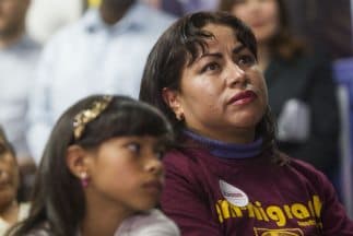 Los principales beneficiarios de la acción ejecutiva son padres de ciudadanos y residentes legales permanentes que están en el país desde antes del 1 de enero de 2010 y carecen de antecedentes criminales.