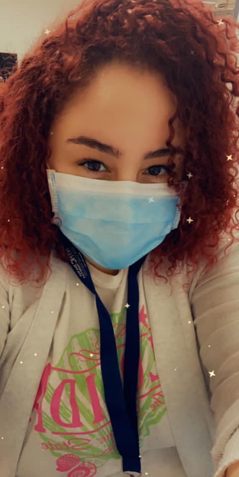 Jismery Buttén, trabaja como coordinadora de cumplimiento para una agencia de servicios de cuidado de ancianos.