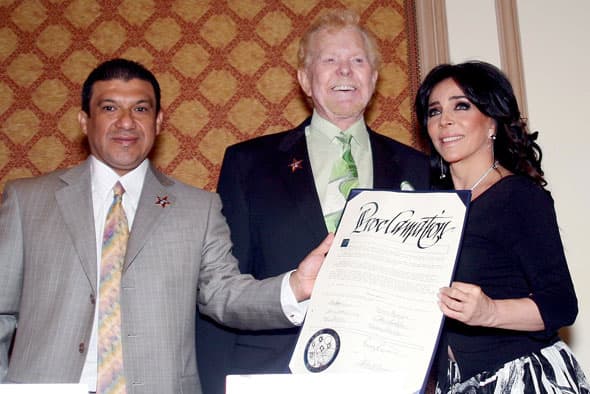 Ella ha recibido muchos reconocimientos a lo largo de su carrera entre los que se encuentran: El Rostro Del Heraldo De México, el de visitante ilustre en Moscú y el reconocimiento a la Hispanidad en Houston, Texas entre otros.