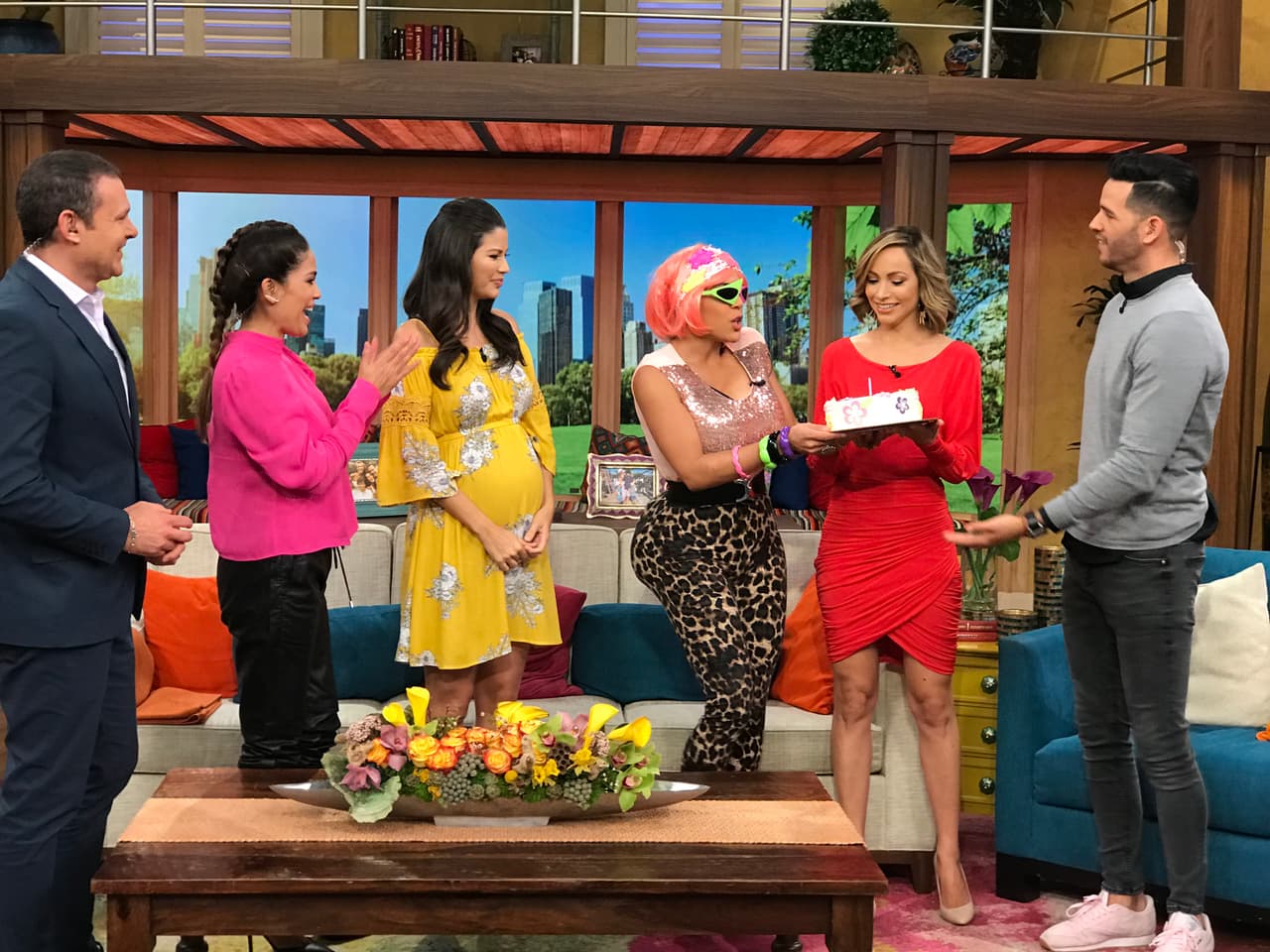 El pastel no podía faltar y llegó de la mano de Yazmín ‘La exótica’.