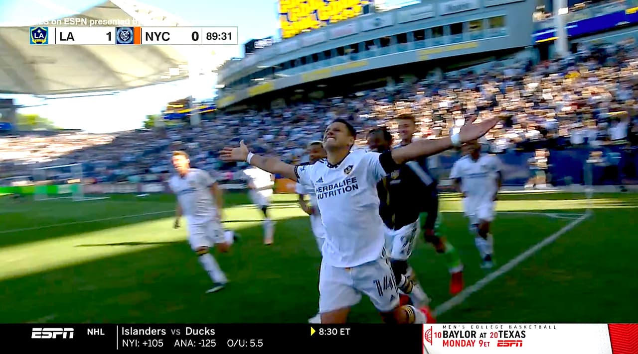 ¡Golazo galáctico! ‘Chicharito’ Hernández humilla al defensa y sella la victoria de LA Galaxy