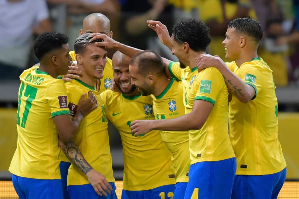 Con cuatro anotadores diferentes, Brasil le pega 4-0 a Paraguay y continúan en la cima de la eliminatoria con 39 unidades.