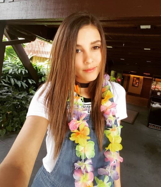 Dale vida a tu peinado. Si prefieres no renunciar al volumen y movimiento de tu cabello, puedes jugar con el alisado y las capas.