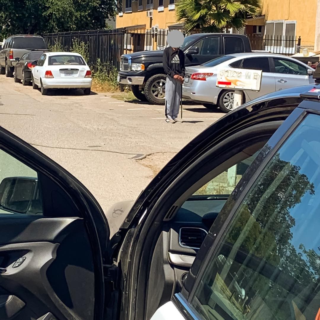 La persona caminaba por la zona con una espada en la mano hasta que un vecino alertó a los agentes del Sheriff.