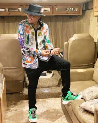 <b>El más parrandero</b>: Darell. Dr Luian relata que al entrar al estudio "lo que quiere es salir a la calle. Estuvimos con él en Miami y en medio de la sesión dijo: ¡Vamos a una discoteca, por favor! Nos fuimos a la discoteca solo por 20 minutos. Regresamos y ¡la grabación salió perfecta!", recordó.