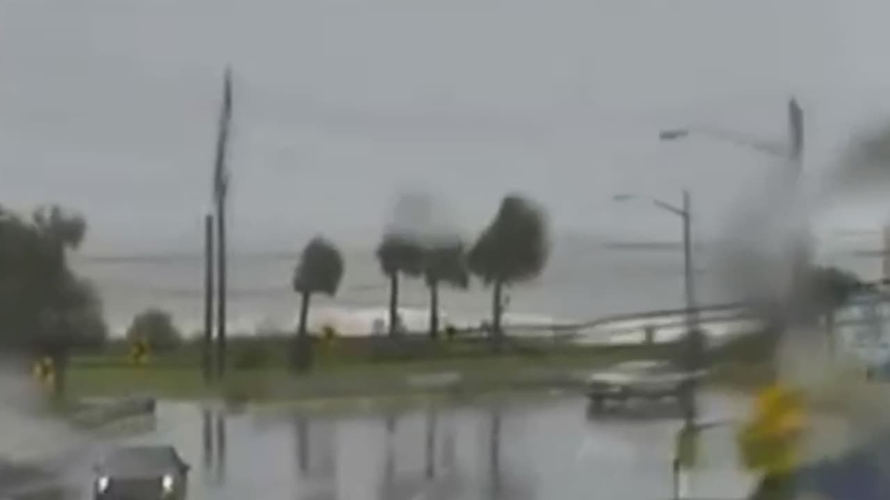 Dorian alcanza las costas de las Carolinas como huracán categoría 3