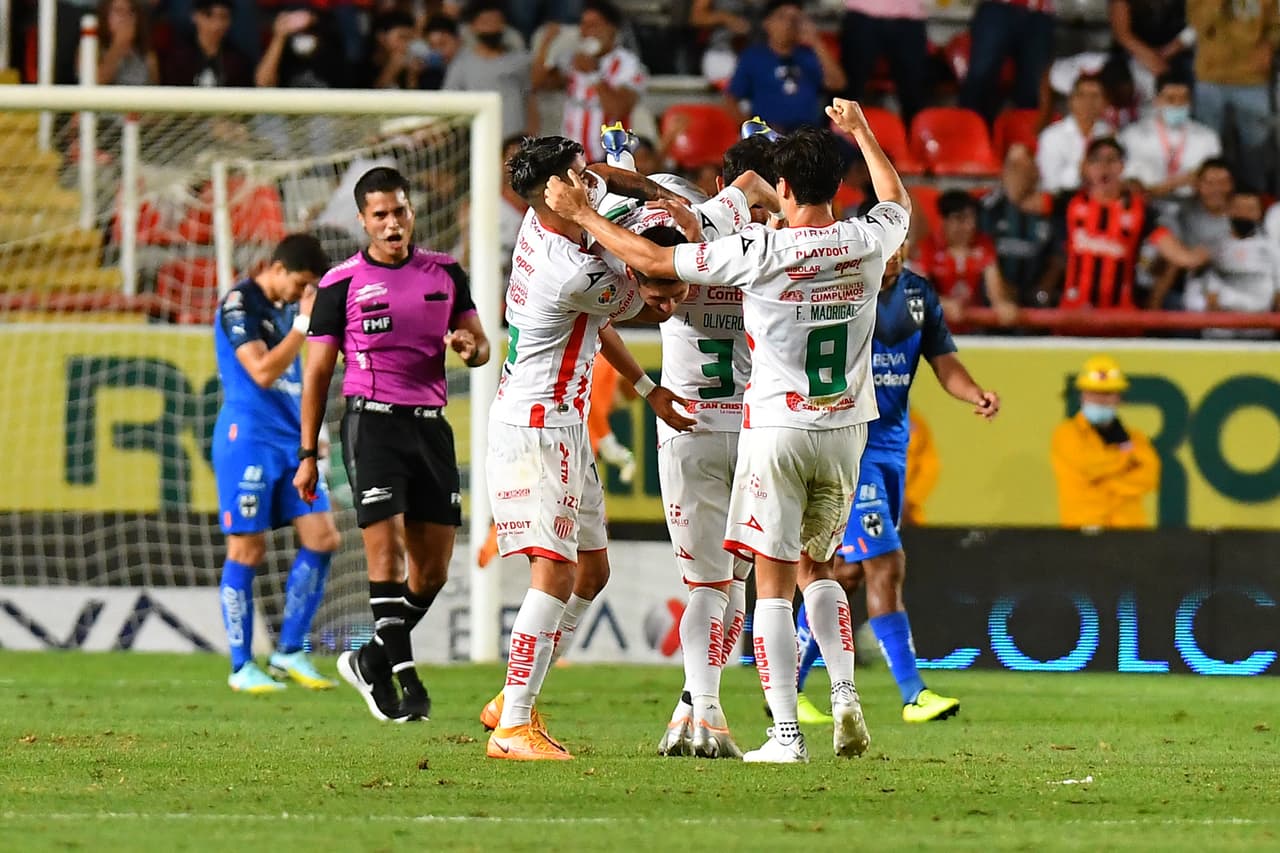 Con goles de Rodrigo Aguirre y Ponchito González, Monterrey vino de atrás para vencer 1-2 al Necaxa y treparse de forma momentánea en la cima del Apertura 2022.