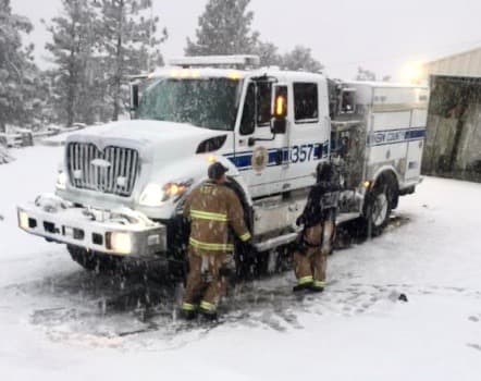 Personal de Bomberos en Frazier Park, condado de Kern