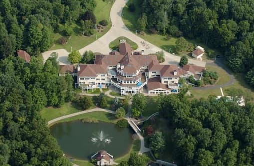 Está tan desesperado por saldar sus deudas, que según TMZ está buscando quien rente la propiedad lo antes posible, pues él ya no puede seguir pagando esas exorbitantes cantidades.