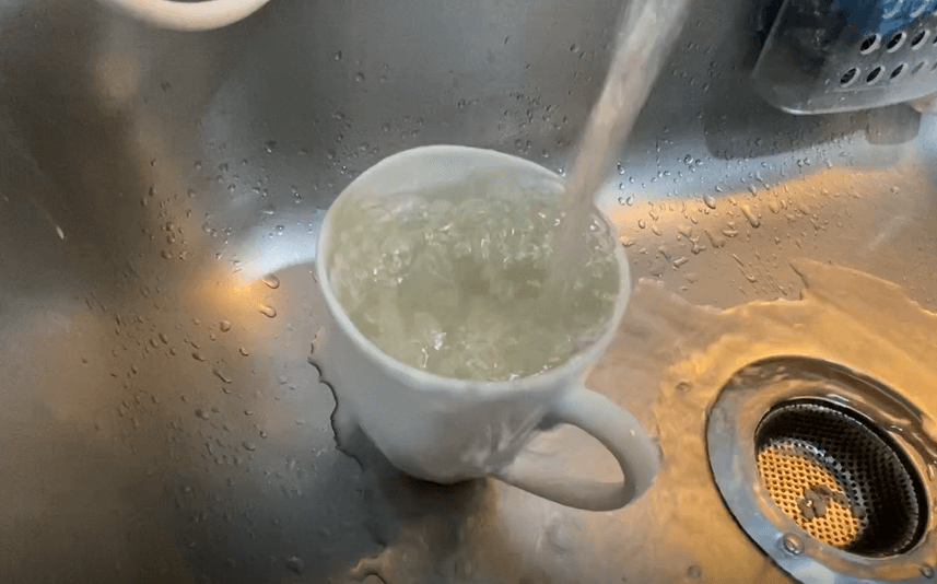 Las autoridades emitieron avisos de hervir el agua tanto para Belleville como para Newark que también reportaron zonas sin agua o con baja presión.
<br> 
<br>