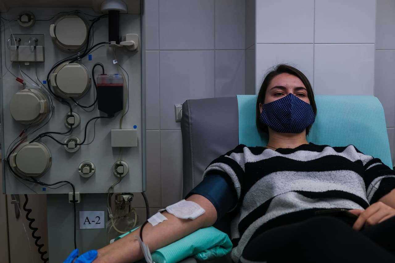 A medida que 
<a href="https://www.univision.com/local/arizona-ktvw/vacuna-covid-19-arizona-donde-y-cuando">las vacunas covid-19 estén más disponibles</a> y la gente reanuda algunas de sus actividades, la Cruz Roja le recuerda al público que 
<a href="https://www.univision.com/local/arizona-ktvw/la-cruz-roja-llama-a-los-residentes-de-arizona-a-donar-sangre-video">la necesidad de sangre continúa en Arizona. </a>
<br>