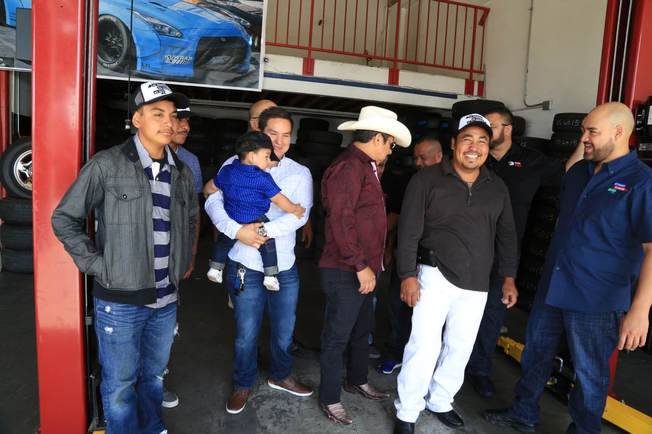 Pero la diversión no paró ahí, ya que el papá de la quinceañera le hizo un pedido muy especial a
<b>El Feo</b> y
<b>El Pelón</b>.