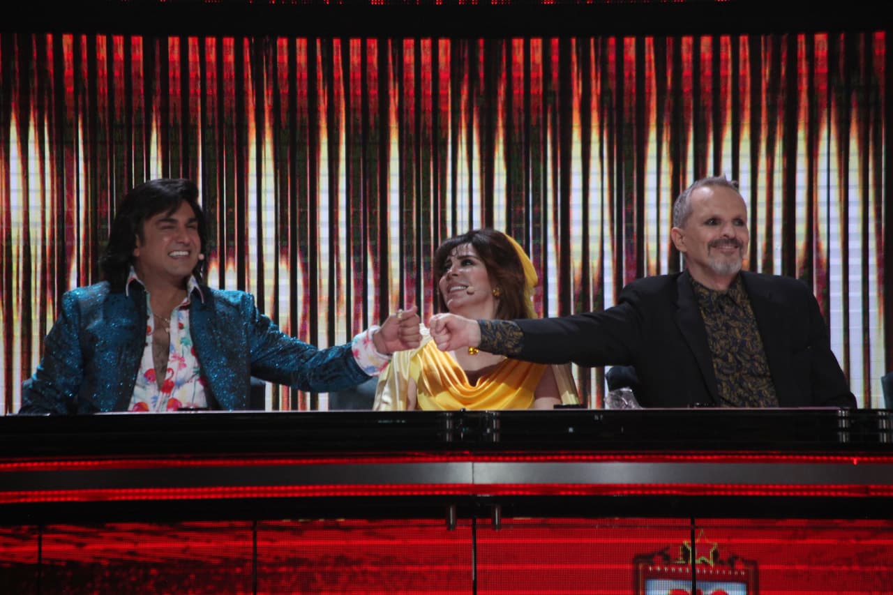 Dejando las bromas de lado, Albertano reconoció que Karol tuvo una buena participación: "La verdad es que sí lo hizo bien bonito". Miguel Bosé compartió esta opinión.