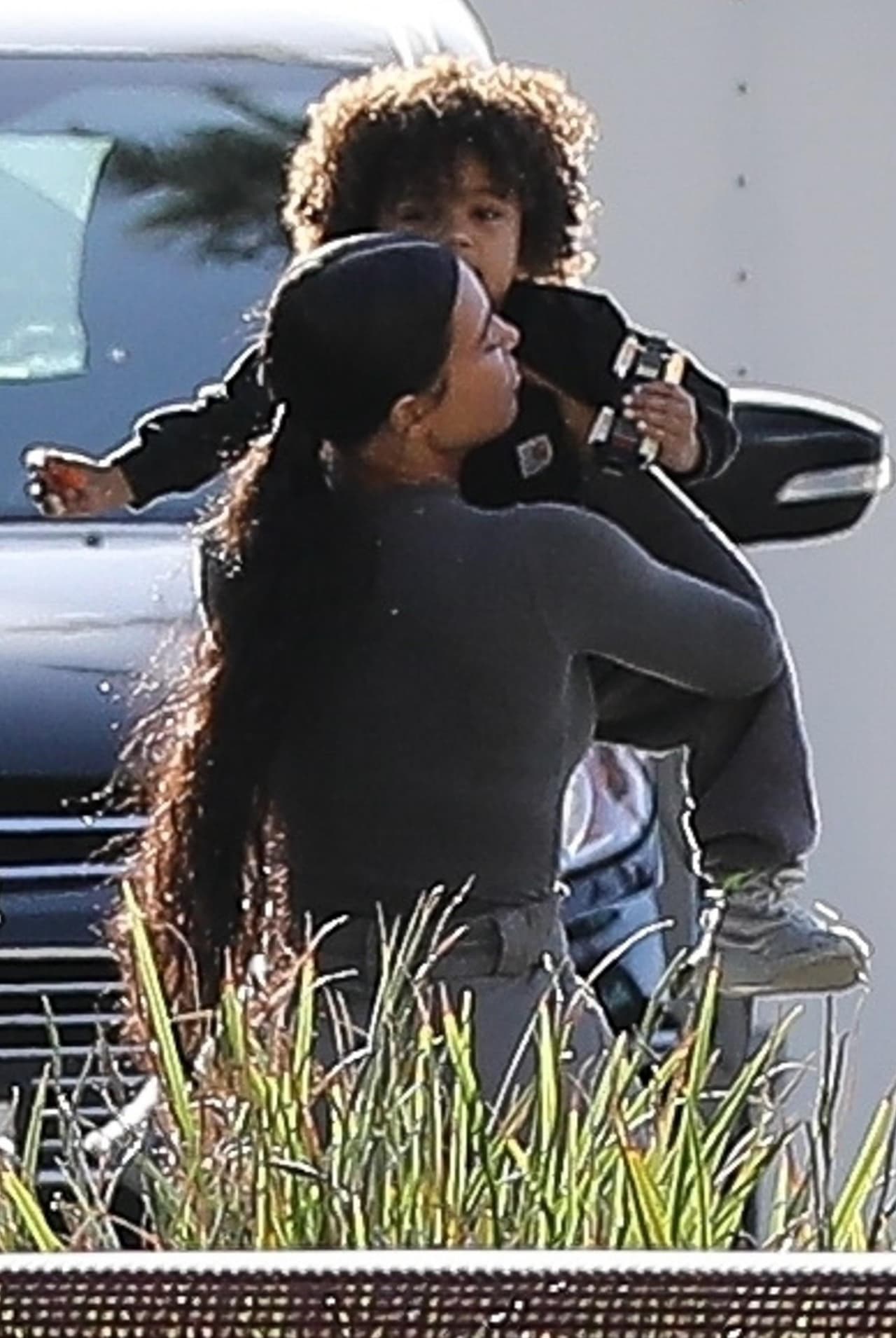 En una entrevista para el sitio 
<b><a href="https://www.refinery29.com/en-us/2019/04/230643/kris-jenner-kylie-cosmetics-mothers-day" target="_blank">Refinery29</a></b>, la abuela de Saint, Kris Jenner, confirmó la visita al hospital: “Cuando fuimos a Palm Springs, descubrimos que mi nieto Saint podría ser alérgico al pasto. Terminamos en la sala de emergencias, pero todo está bien, lo resolvimos".