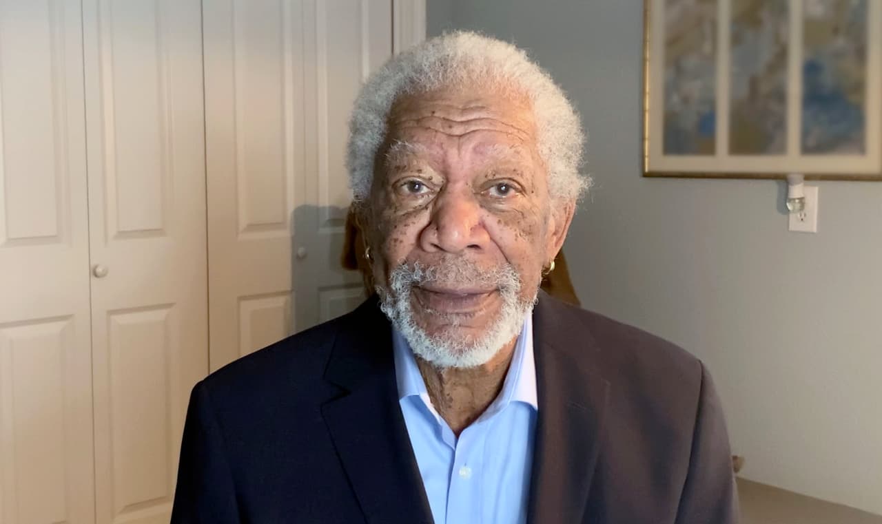 <b>Morgan Freeman</b>
<br>El famoso actor de Hollywood tiene 84 años de edad y continua estelarizando grandes películas. Una de las más recientes en la que se le pudo ver fue en la comedia criminal ‘La gran estafa’ del año 2020 y tuvo una breve aparición en ‘Coming 2 America’.
<br>