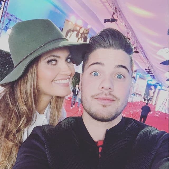 Chiqui y William durante los ensayos previos a la Alfombra Roja de esta noche.