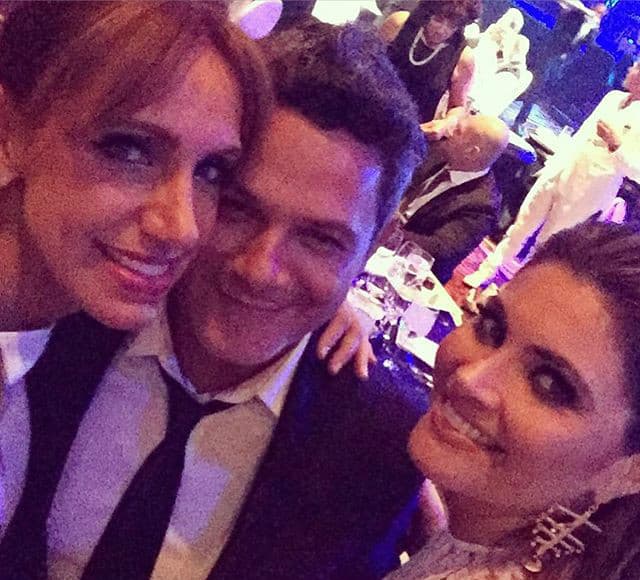 ¡Apapachadoras! Chiqui y Lili aprovecharon para saludar a Alejandro Sanz.