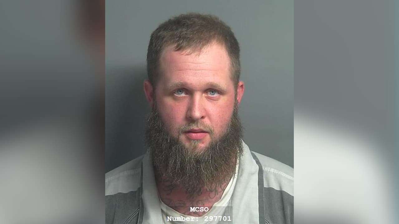 Nicholas Michael Ungar, es señalado de agresión agravada contra un familiar.