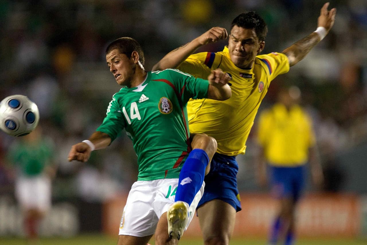 3.- Su debut con la selección mexicana se dio el 30 de septiembre de 2009 enfrentando a Colombia, el Tri perdió pero ‘Chicharito’ dio el pase para gol.
