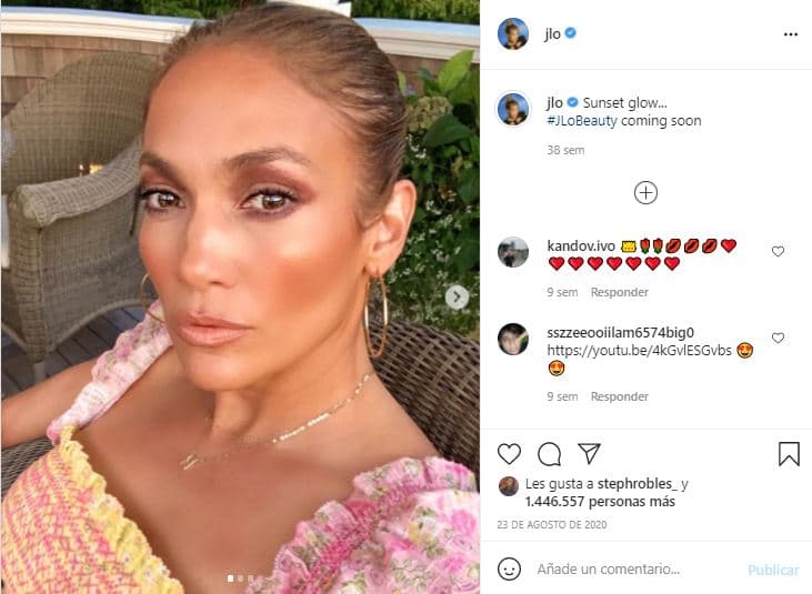 Fue el 23 de agosto pasado cuando 
<b><a href="https://www.univision.com/famosos/jlo-ben-affleck-hablan-todos-los-dias-emocionada">JLo dio los primeros vistazos de lo que estaba preparando</a></b>. "Brillo de sol", escribió junto a una fotografía en la que presumía su tersa piel.
