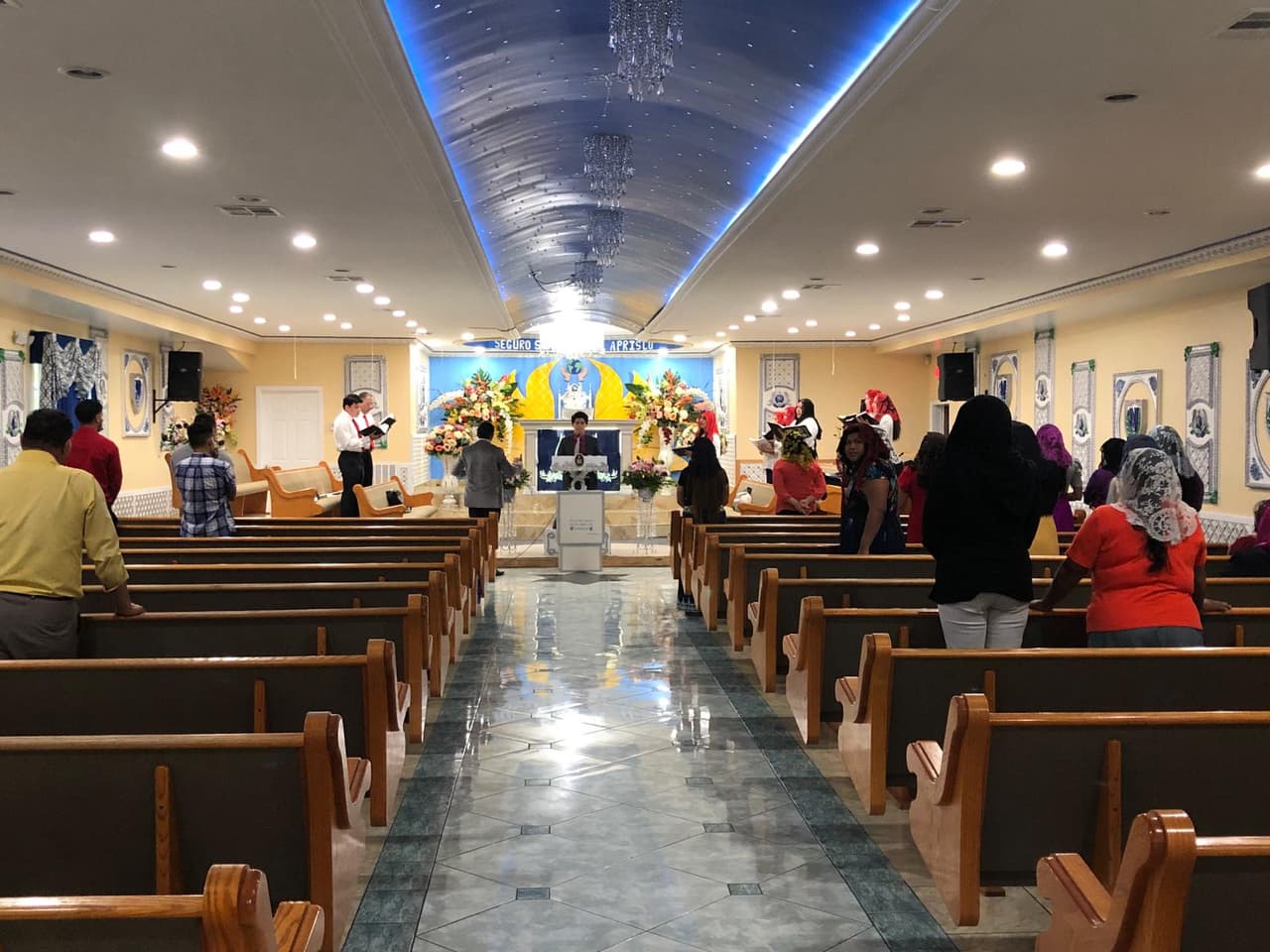 El director de la sede en Miami de ‘Iglesia La Luz del Mundo’, defendió hoy a su máximo líder, Naasón Joaquín García, de las acusaciones de tráfico humano, violación sexual de un menor y producción de pornografía infantil, que presentó la fiscalía del estado de California en su contra.