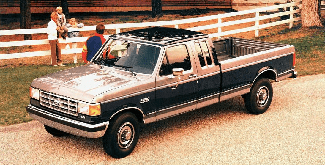 En 1989 las transmisiones manuales como equipo estándar fueron eliminadas para la Ford Serie-F aunque permanecieron como una opción. Ese mismo año también vio la 
<b>desaparición de la transmisión automática de tres velocidades</b> así como la llegada de una sofisticada unidad de 4 velocidades con sobre marcha con controles electrónicos como opción.