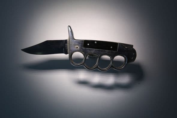 Navaja que incluye este viejo artefacto para golpear