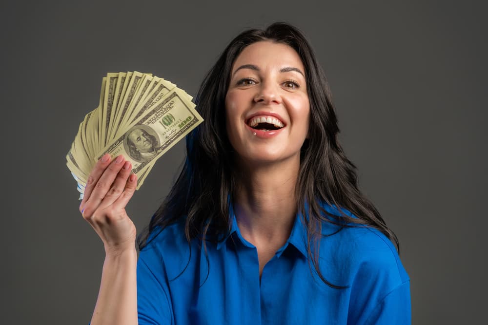 <b>Junio</b> sería el mes donde la superación sería la temática principal, la idea de permanecer ante la crisis, sería una realidad absoluta. Posiblemente algunos estragos hayan surgido después de un año pasado tormentoso, pero sin duda te mantendrías estoico y lleno de prosperidad, pues la justicia haría regencia para llevarse las malas rachas.
<br>