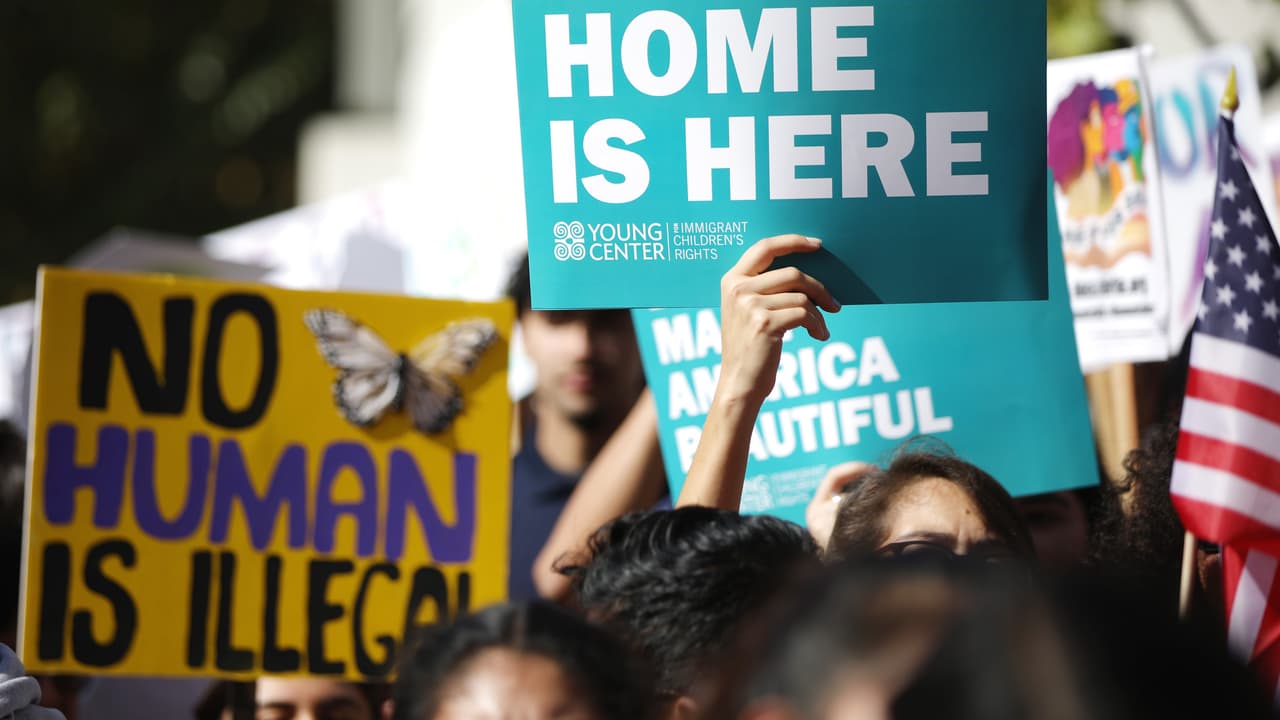 “Para nosotros no es política, es nuestra vida”: dreamers en Houston celebran la permanencia de DACA