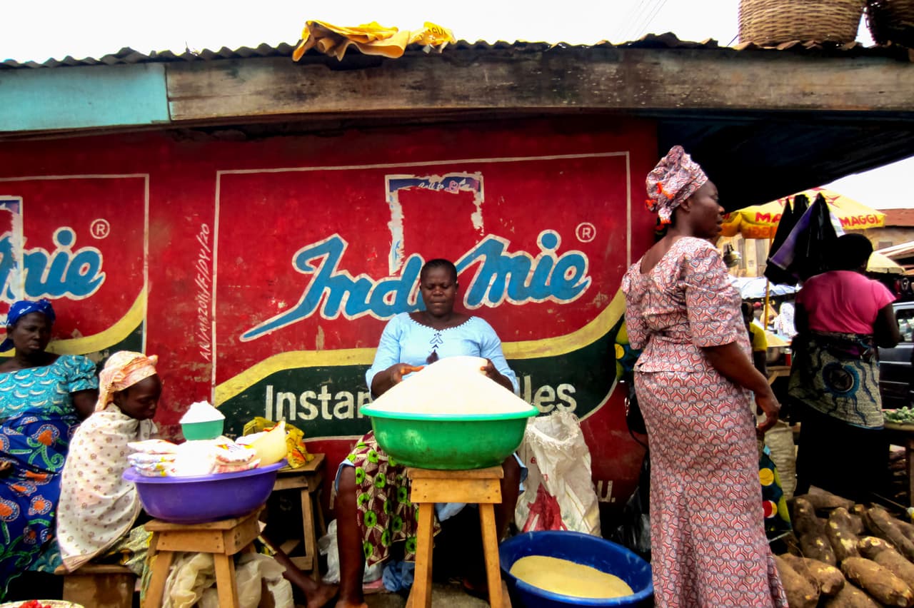 <b>Puesto 13. Nigeria</b>
<br>
<br>
<b>Tasa de inflación: 16.0% (a octubre de 2021)</b>
<br>
<br>El presidente de la Reserva Federal de Estados Unidos, Jerome Powell, había descrito la inflación como "transitoria", un fenómeno a corto plazo vinculado a la escasez de mano de obra y oferta resultante de la velocidad con la que la economía se recuperó de la recesión pandémica. Luego reconoció que el alza de los precios de bienes y servicios podría durar hasta el próximo verano.