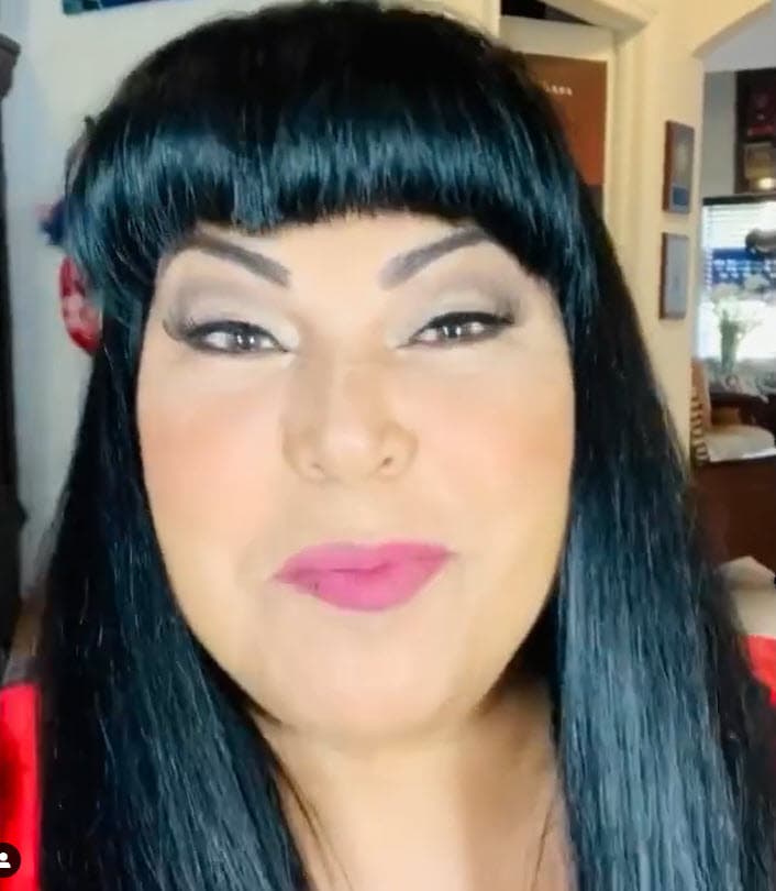 "El que te ama, te ama como eres y si no que se vayan a la ch… ¿a dónde fue todo el mundo?", dijo con un tono irónico.
<br>