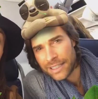 La parejita aprovechó para jugar un rato con Snapchat, mienstras compartían unas palabras para todos sus seguidores.