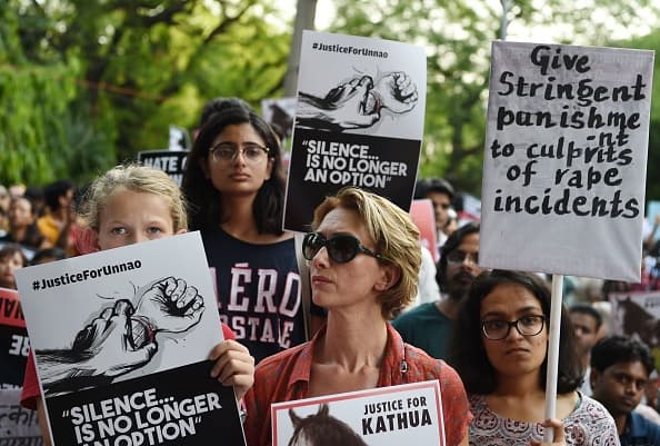 <b>"El silencio no será más una opción". "Dar castigo severo a los culpables de incidentes de violación"</b>, pide este grupo de mujeres.