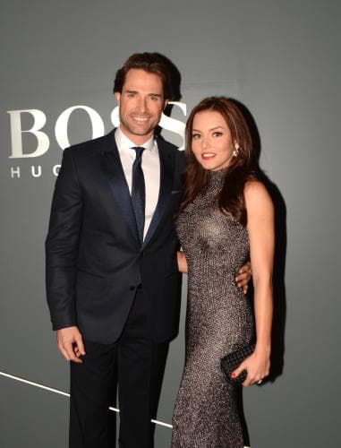 “Primero compañeros, luego amigos y gracias al tiempo de Dios que es perfecto. Hoy estamos unidos por el amor que nos tenemos y queremos seguir caminando juntos. Con los pies en la tierra y los ojos en la luna. ¡Somos Novios!”, escribió Sebastián Rulli en Twitter para confirmar su relación amorosa.
<br>