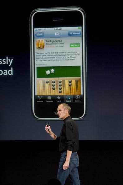 En Estados Unidos, para comprar el nuevo teléfono era necesario firmar un contrato de 2 años con AT&T.